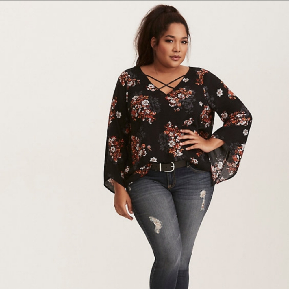 Torrid v neck‎ bell sleeve blouse size 3